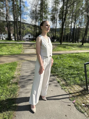 Spodnie Garniturowe Beżowe w Kant Petite